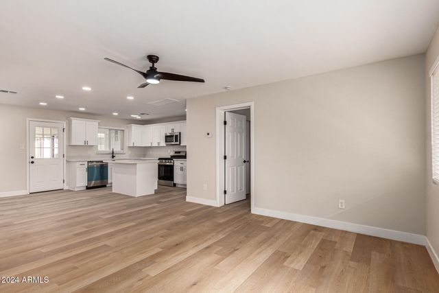 818 W Elna Rae Street, Tempe, AZ 85281