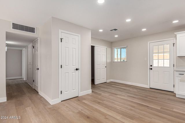 818 W Elna Rae Street, Tempe, AZ 85281