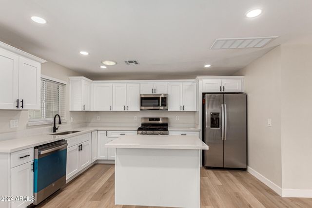 818 W Elna Rae Street, Tempe, AZ 85281