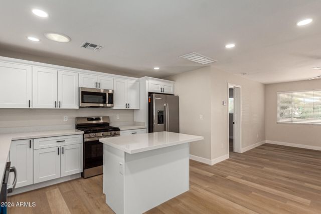 818 W Elna Rae Street, Tempe, AZ 85281