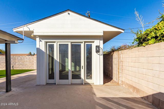 818 W Elna Rae Street, Tempe, AZ 85281