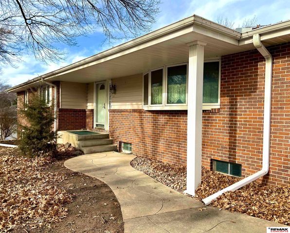 8520 Navajo Trail, Lincoln, NE 68520