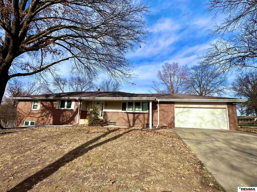 8520 Navajo Trail, Lincoln, NE 68520