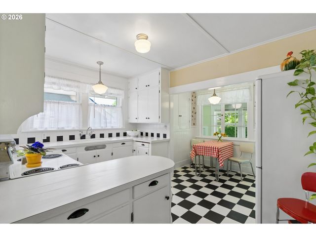 2525 Ne 50TH Ave, Portland, OR 97213