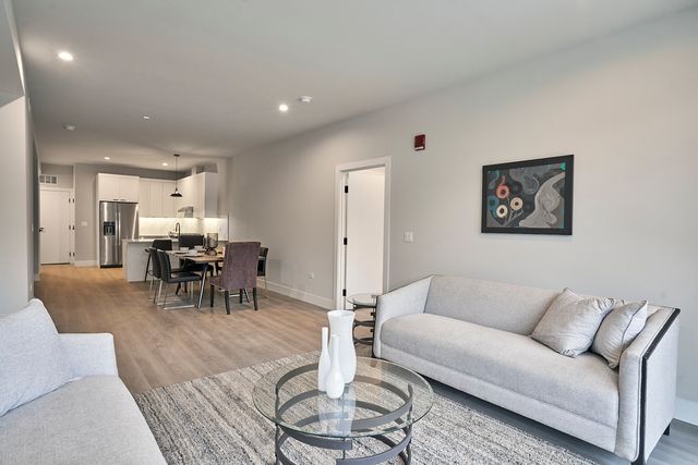 451 E Pershing Avenue 301, Chicago, IL 60653