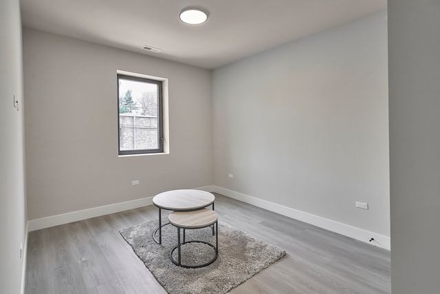 451 E Pershing Avenue 301, Chicago, IL 60653