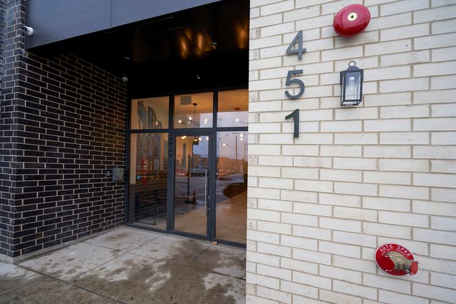451 E Pershing Avenue 301, Chicago, IL 60653