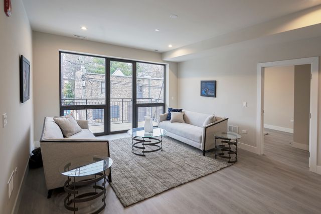 451 E Pershing Avenue 301, Chicago, IL 60653