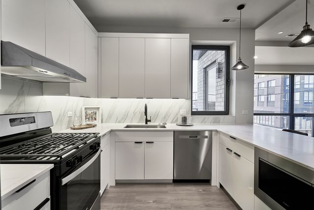 451 E Pershing Avenue 301, Chicago, IL 60653