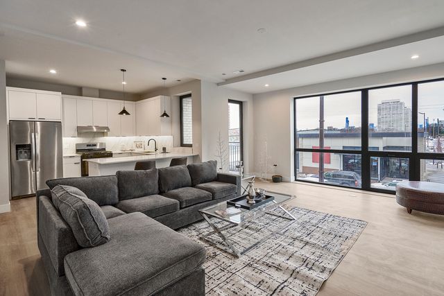 451 E Pershing Avenue 301, Chicago, IL 60653