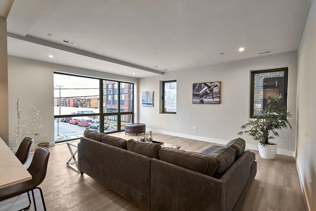 451 E Pershing Avenue 301, Chicago, IL 60653
