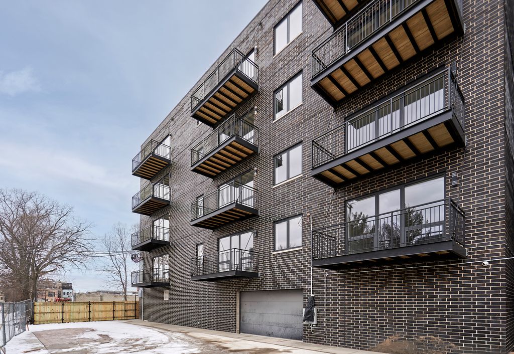 451 E Pershing Avenue 301, Chicago, IL 60653