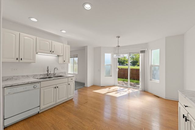 2430 Caton Crest Court, Crest Hill, IL 60403