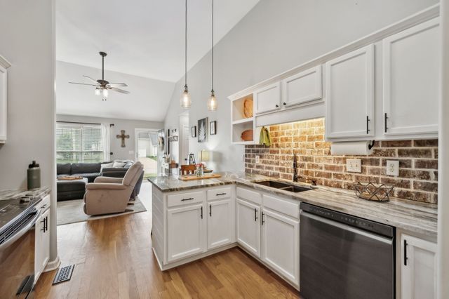 2808 Belle Meade Pl, Columbia, TN 38401