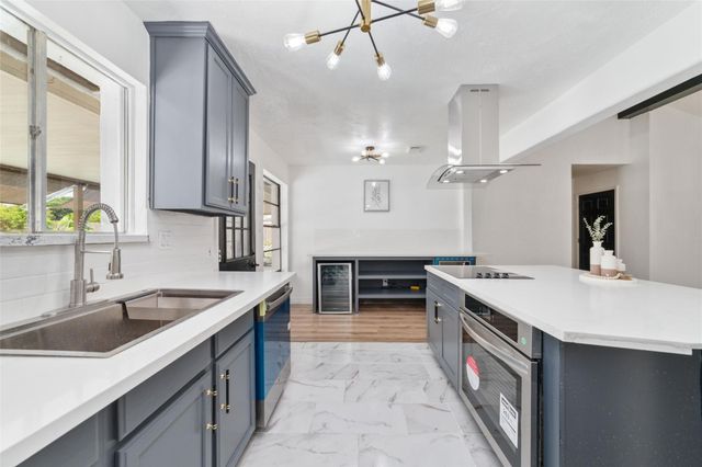 12339 Huntington Field Drive, Houston, TX 77099