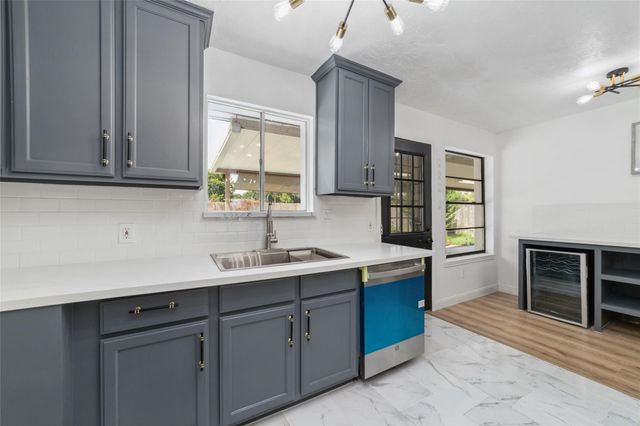 12339 Huntington Field Drive, Houston, TX 77099