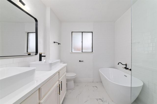 12339 Huntington Field Drive, Houston, TX 77099