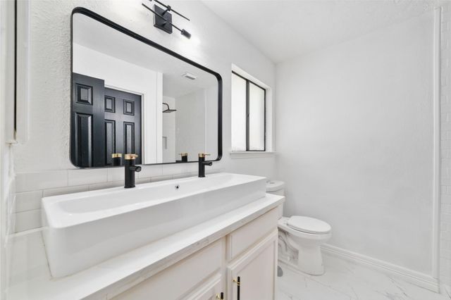 12339 Huntington Field Drive, Houston, TX 77099