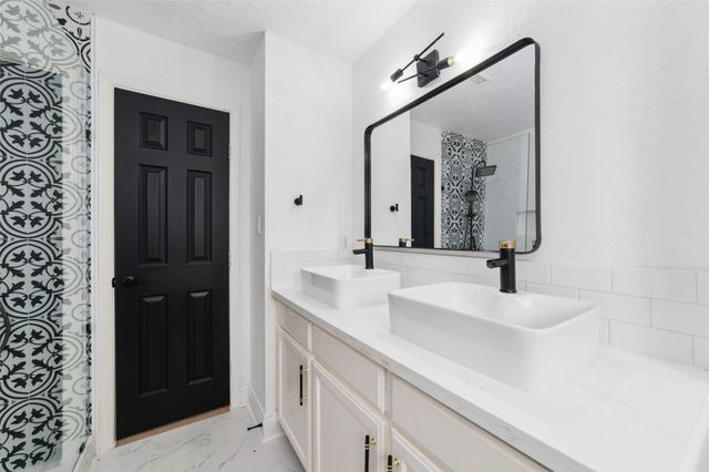 12339 Huntington Field Drive, Houston, TX 77099