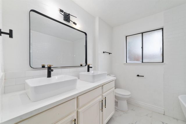 12339 Huntington Field Drive, Houston, TX 77099