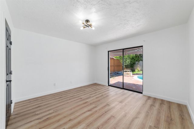 12339 Huntington Field Drive, Houston, TX 77099