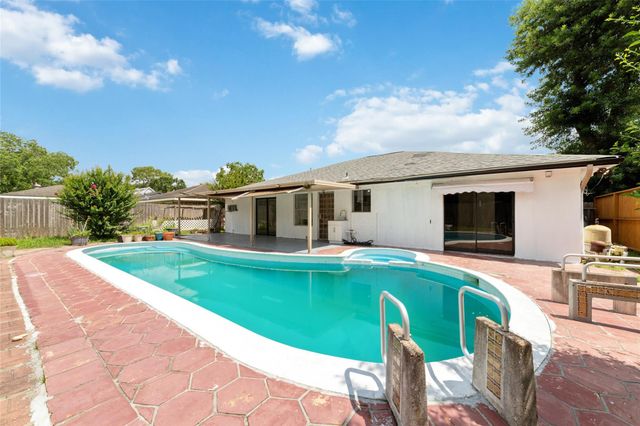 12339 Huntington Field Drive, Houston, TX 77099