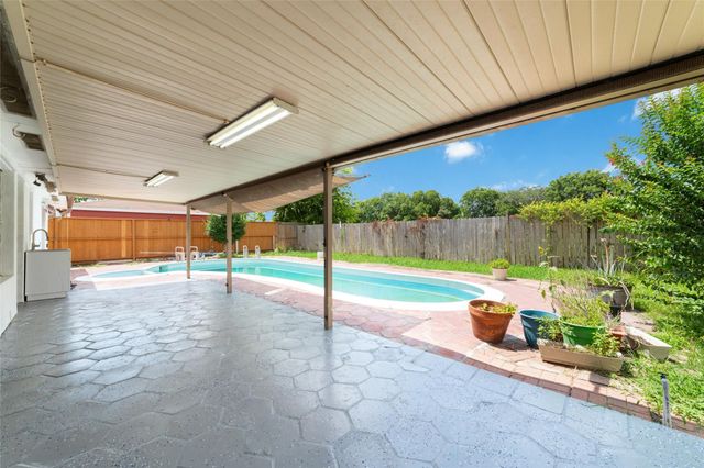 12339 Huntington Field Drive, Houston, TX 77099