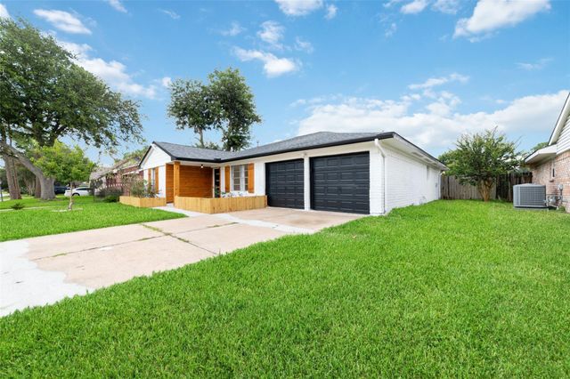 12339 Huntington Field Drive, Houston, TX 77099