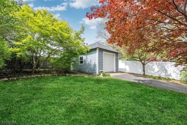 484 Pulis Ave, Franklin Lakes Boro, NJ 07417