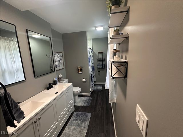 4001 W Ridgewood Drive, Parma, OH 44134