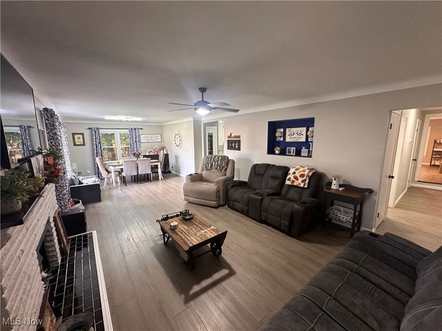 4001 W Ridgewood Drive, Parma, OH 44134