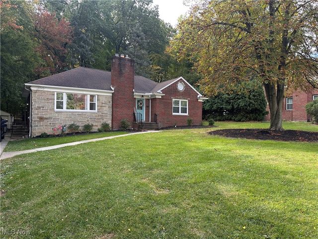 4001 W Ridgewood Drive, Parma, OH 44134