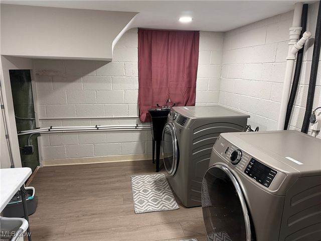 4001 W Ridgewood Drive, Parma, OH 44134