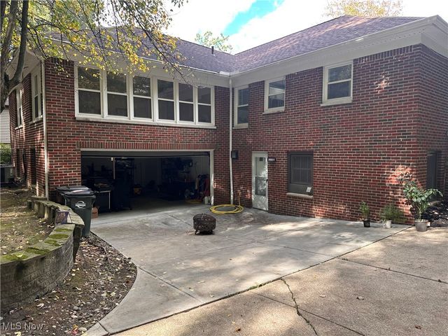 4001 W Ridgewood Drive, Parma, OH 44134