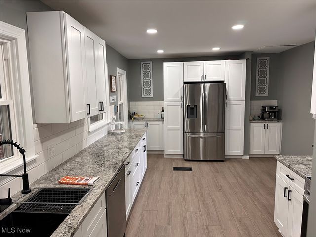 4001 W Ridgewood Drive, Parma, OH 44134