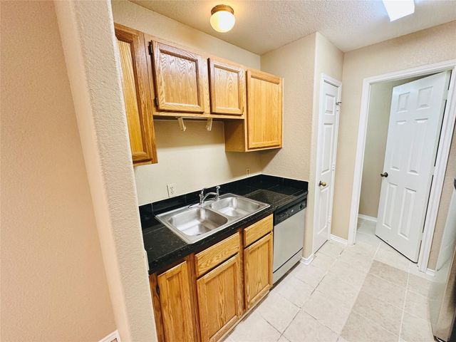 8814 Schick RD D, Austin, TX 78729