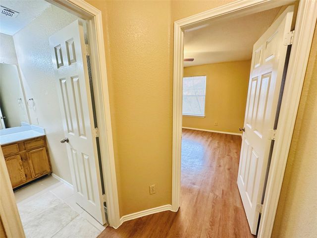 8814 Schick RD D, Austin, TX 78729