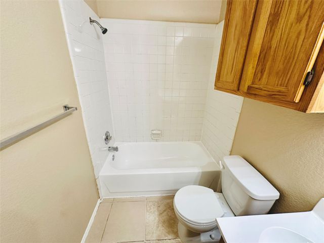 8814 Schick RD D, Austin, TX 78729