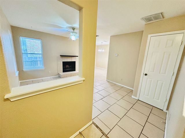 8814 Schick RD D, Austin, TX 78729