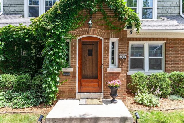 111 N Hartwell AVENUE, Waukesha, WI 53186