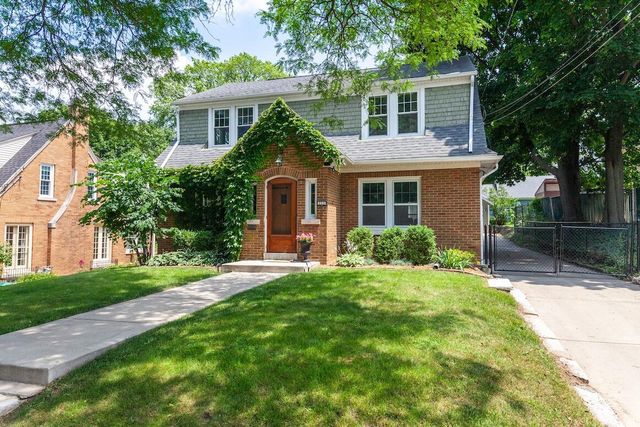 111 N Hartwell AVENUE, Waukesha, WI 53186
