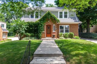 111 N Hartwell AVENUE, Waukesha, WI 53186