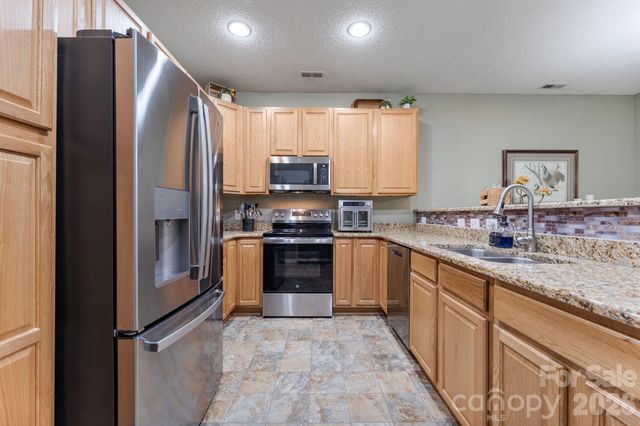 16627 Timber Crossing Road, Charlotte, NC 28213