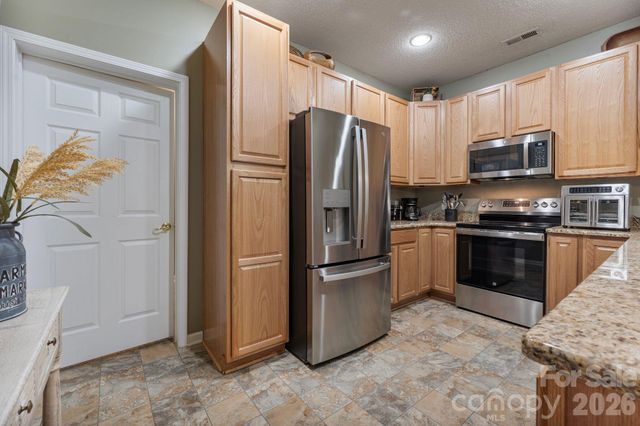 16627 Timber Crossing Road, Charlotte, NC 28213