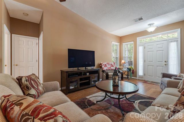 16627 Timber Crossing Road, Charlotte, NC 28213