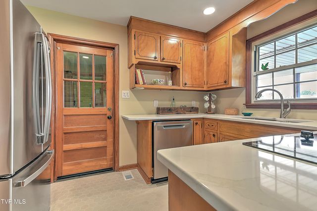 195 Pineview Drive, Bristol, VA 24201
