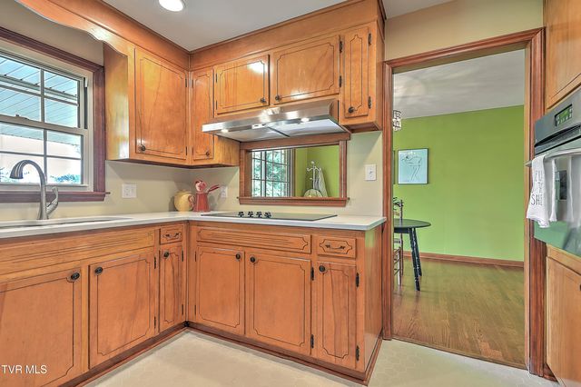 195 Pineview Drive, Bristol, VA 24201