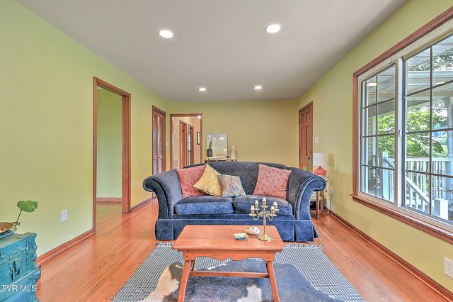 195 Pineview Drive, Bristol, VA 24201