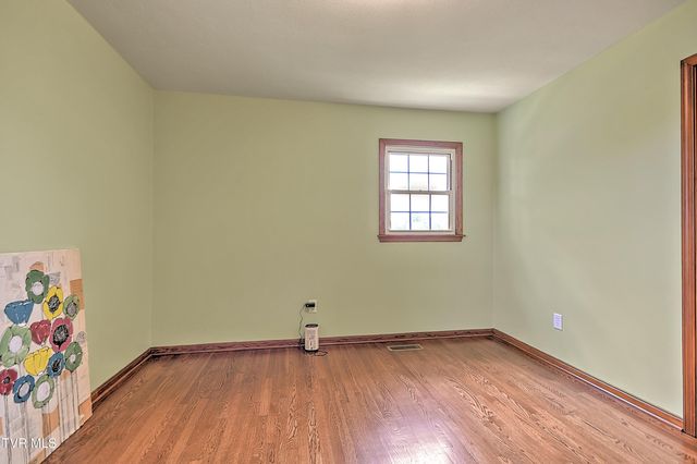 195 Pineview Drive, Bristol, VA 24201