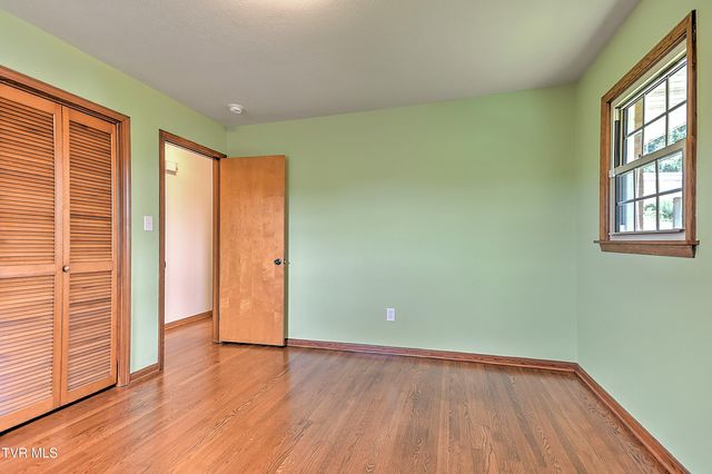 195 Pineview Drive, Bristol, VA 24201